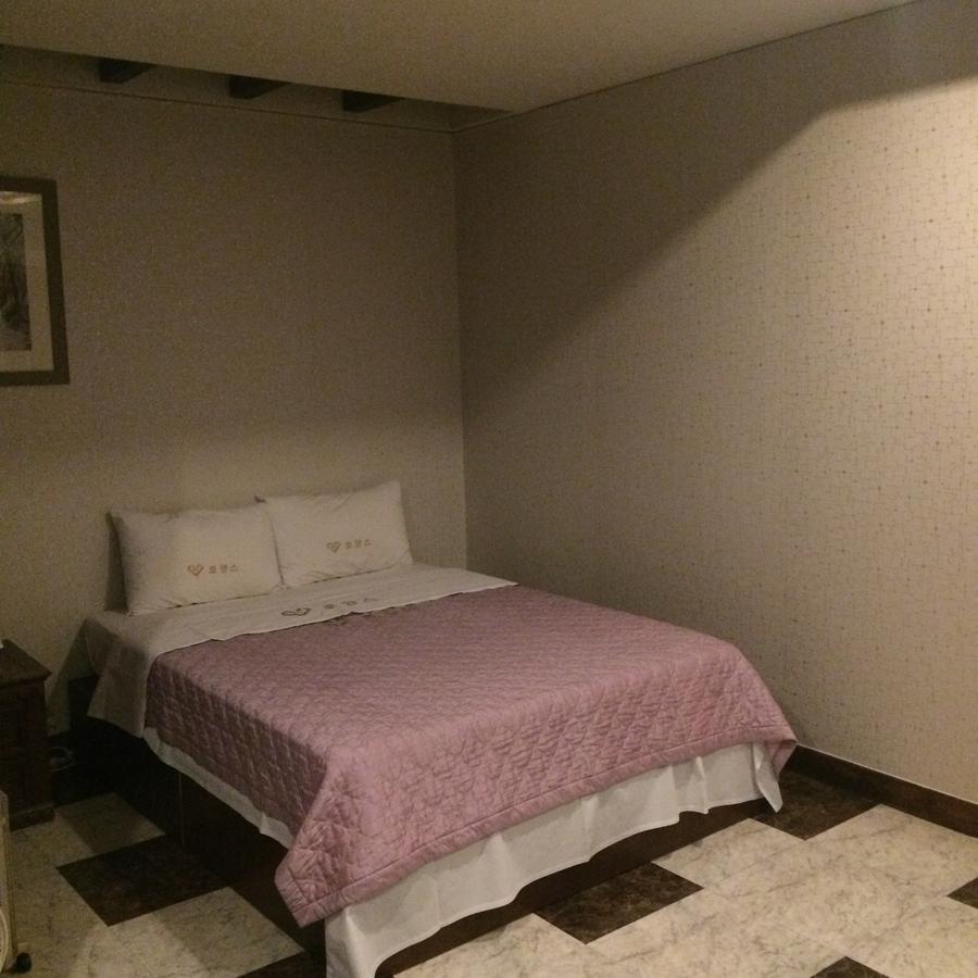 Romance Hotel 忠州市 外观 照片